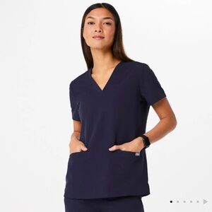 Figs Casma Three-Pocket Scrub Top